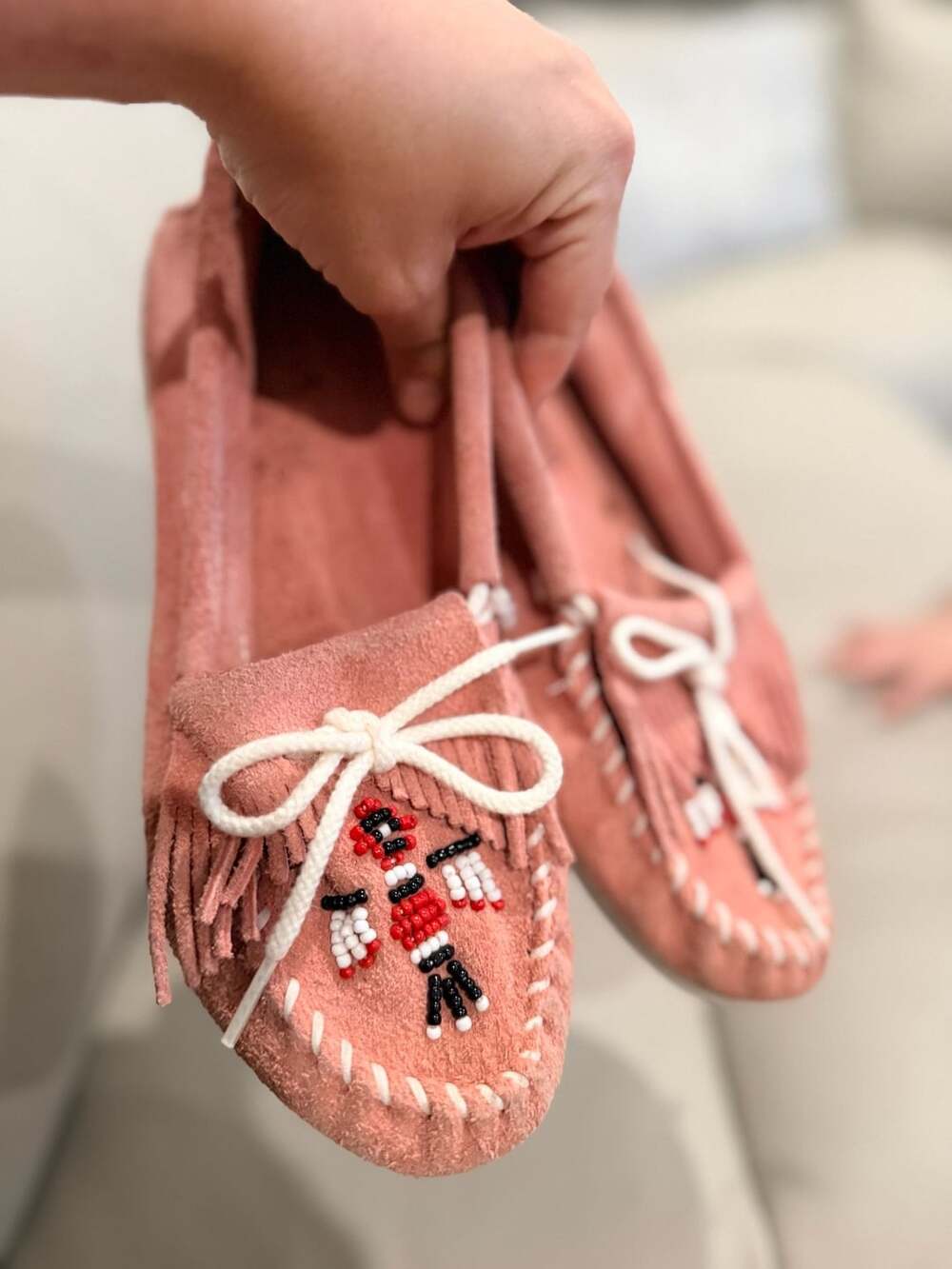 Minnetonka Moccasins Size 8 Pink Suede Beaded Fringe